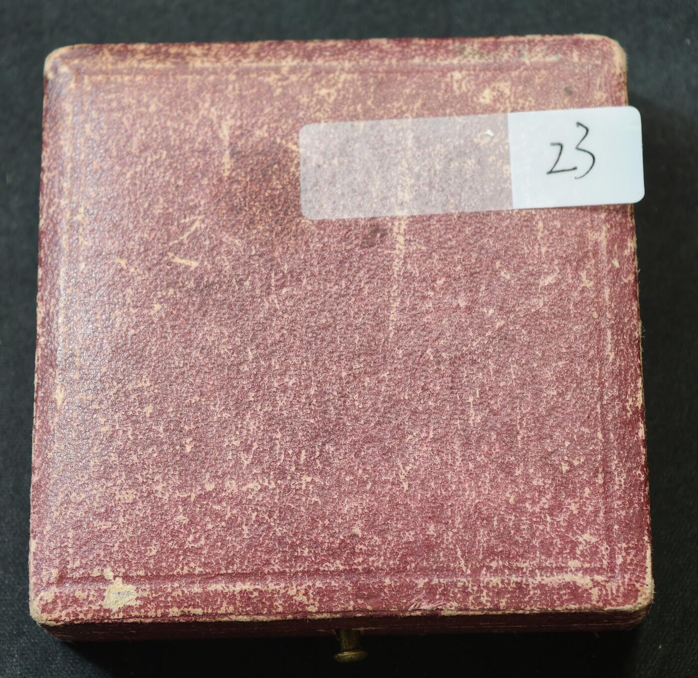 甄臻铺-世界币章拍卖（第58期），送拍享返佣金等优惠多多 1890年法国安德尔省农业协会银章 ，41mm，36g，丰饶角ARGENT边铭 非常漂亮的五彩包浆 品相完美 原盒正常使用