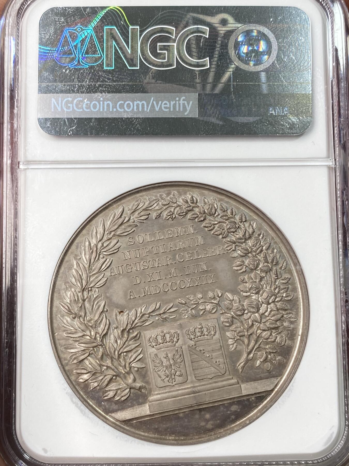 万国钱币拍卖第064期 NGC MS63 1829年德国普鲁士威廉（日后的威廉一世）与奥古斯塔大婚纪念大银章 威廉三世时期时任炮弹亲王的威廉与萨克森-魏玛的奥古斯塔结婚纪念 绝美镜面欧陆五彩德系结婚系列 43MM 28G