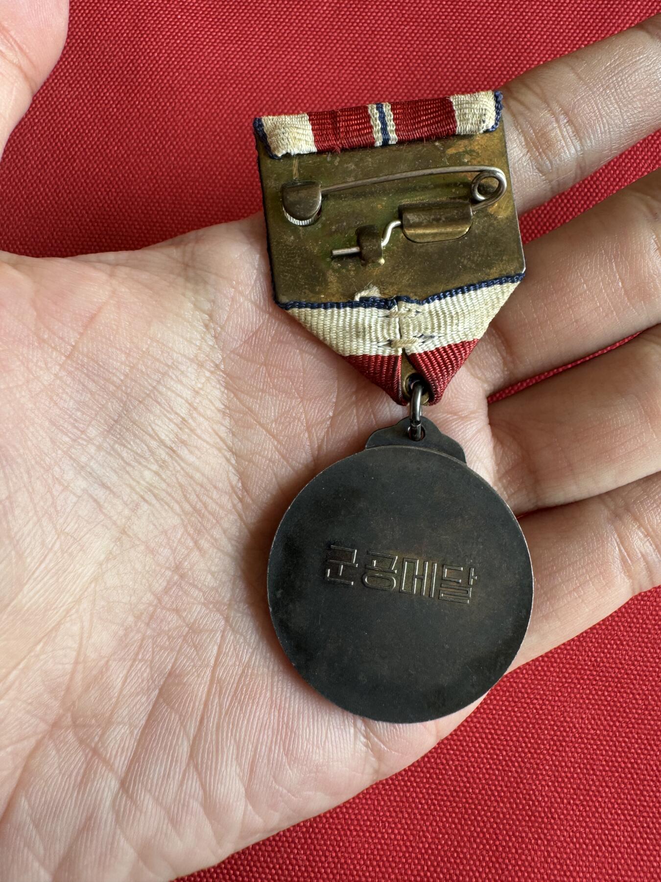 五哥徽章群   2号周四晚上八点4群联拍 银章