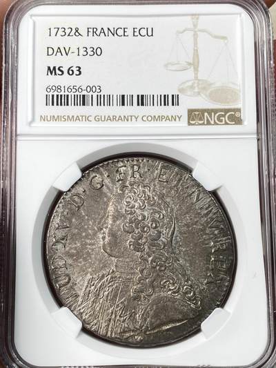 万国钱币拍卖第064期 - NGC MS63 1732年法国“宠儿路易”路易十五世埃居大银币 双面玫瑰色调渐变五彩裹身 打制深峻银光在币面上流转不停 除些许减重痕迹外已是无可挑剔的顶级典藏品质