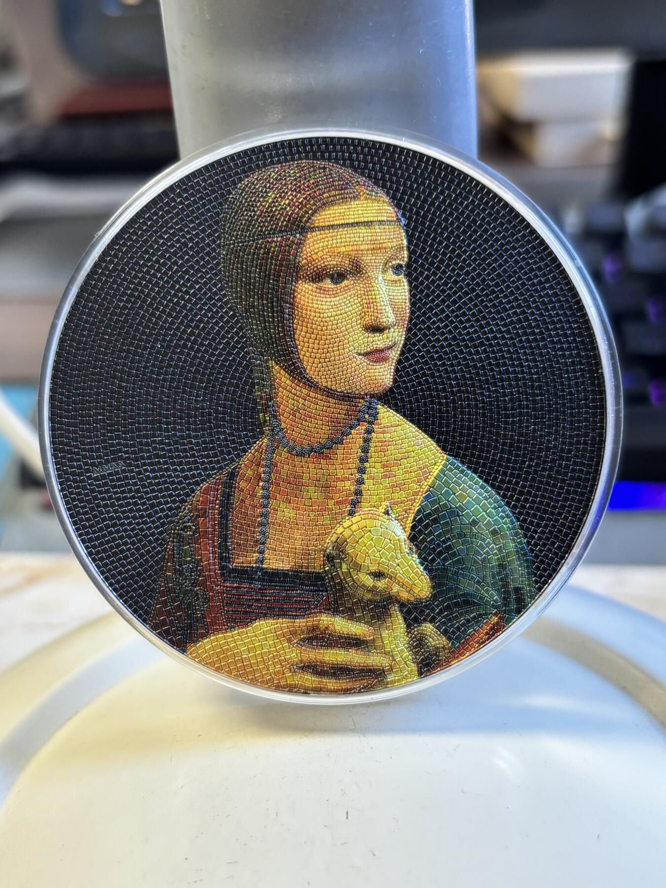 第196期拍卖 帕劳2020年马赛克系列4抱貂的女人3盎司彩色银币，999银，发行量499枚