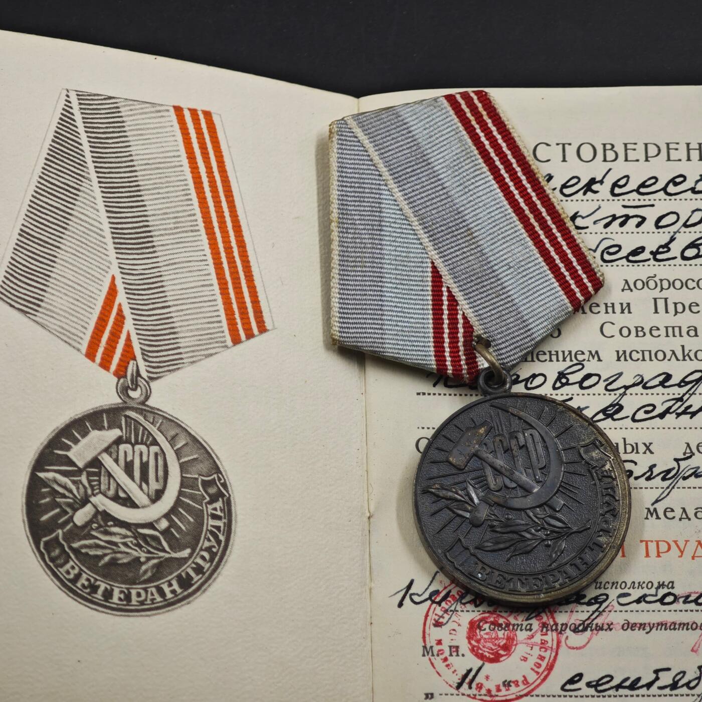 4月1日结束，成斌徽章钱币专场（今日继续更新）