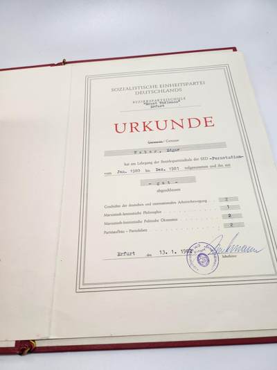 南水社第5次拍卖  民主德国（东德）SED 25年党龄荣誉证书 党校函授结业证 统一社会党证章带盒  获得者埃德加·韦伯