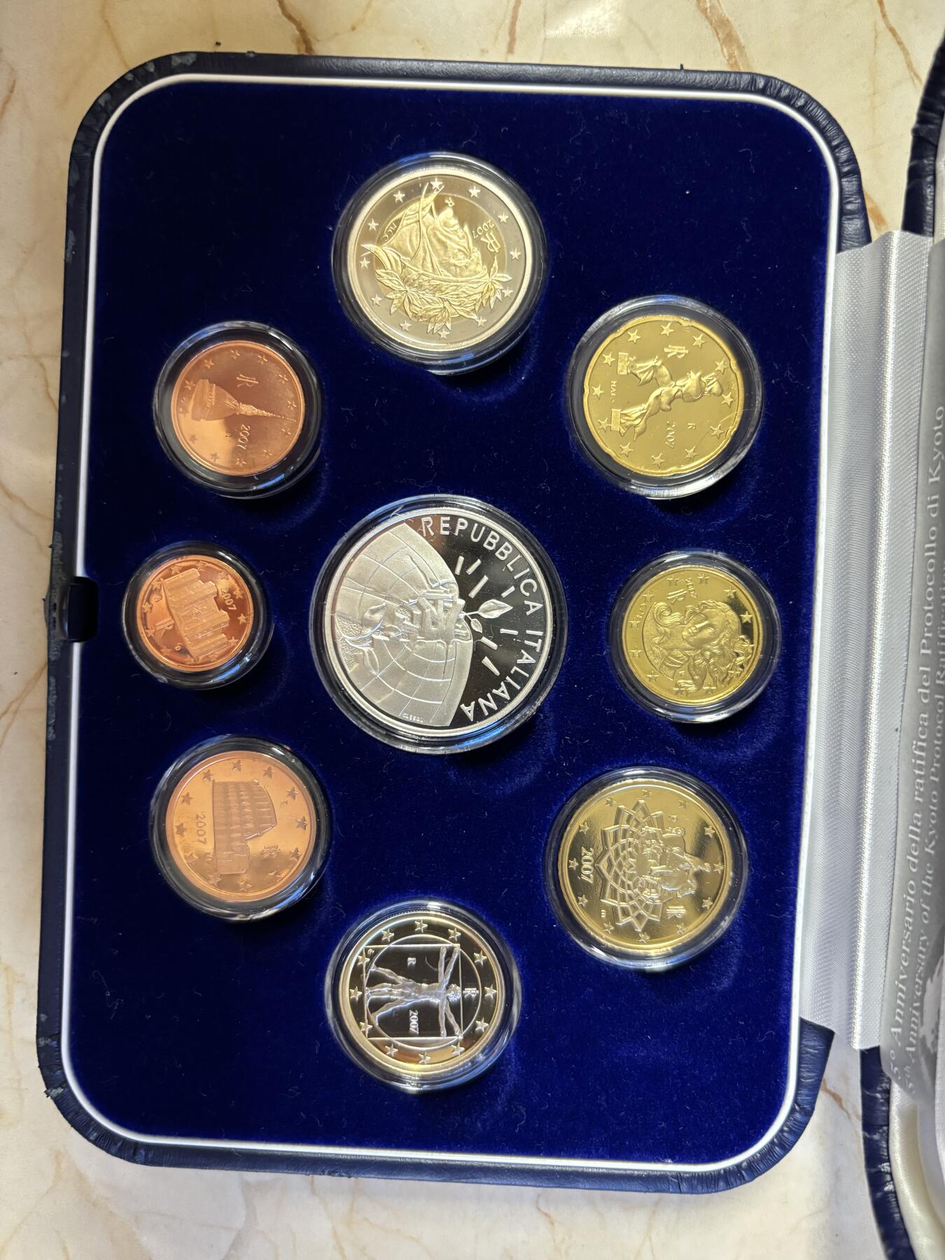 第196期拍卖 意大利2007年京都议定书精制套币含银币，925银，18克，发行5500套