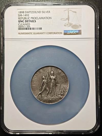 【德藏】世界币章拍卖第170期（拍品征集中~欢迎藏友联系）  1898年 瑞士纳沙泰尔加入联邦50周年48mm纪念大银章 NGC UNC 重量45克 正面是纳沙泰尔人民欢庆加入联邦50周年的场景，背面是1848年和1898年的双年份。雕刻精美，包浆自然，品相完好