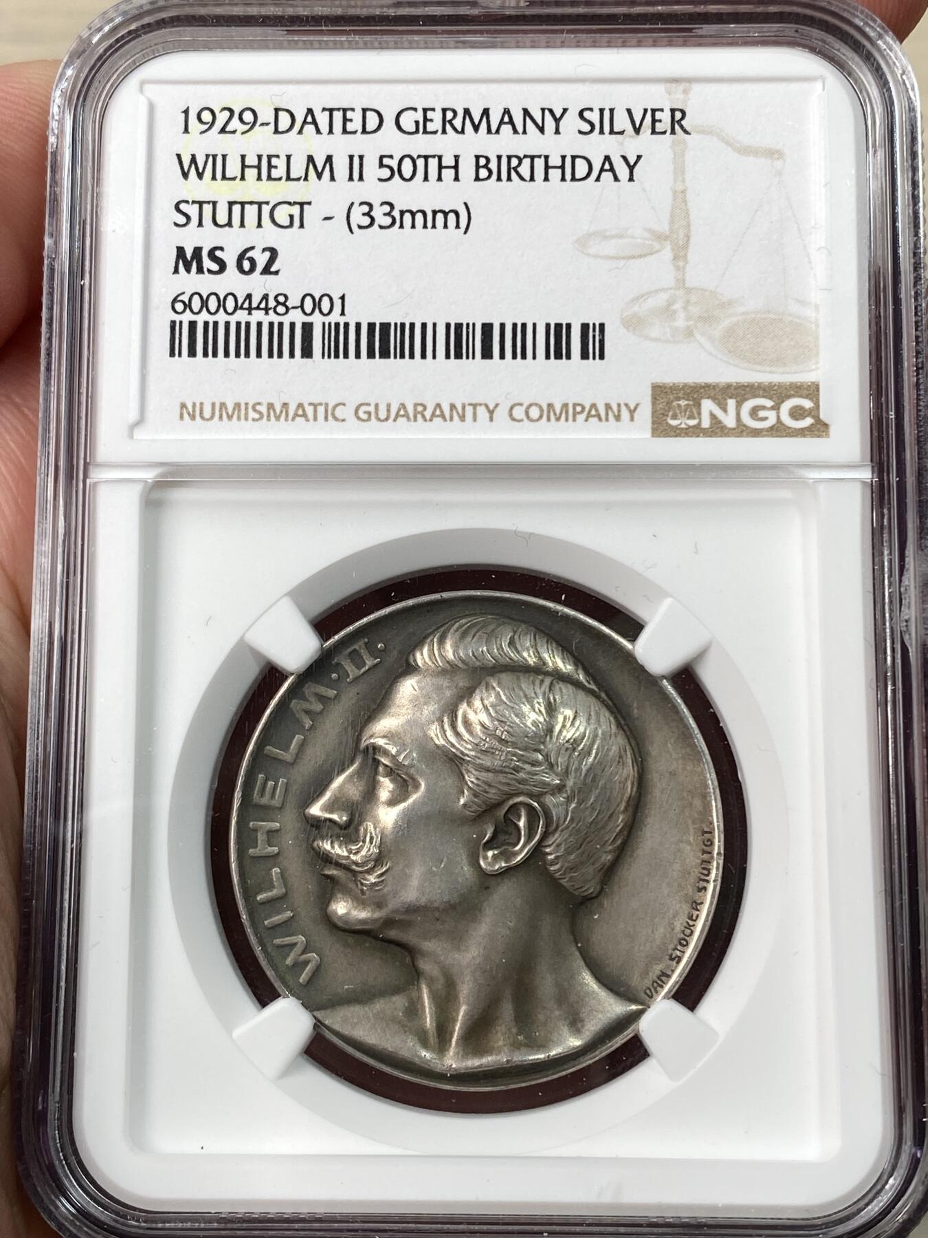 万国钱币拍卖第064期 NGC MS62 1909年德国德意志人民的皇帝威廉二世50大寿纪念银章 罕见无着装硬汉威廉二世形象 高浮雕罗马风格罕见品种 NGC唯一评级冠军分