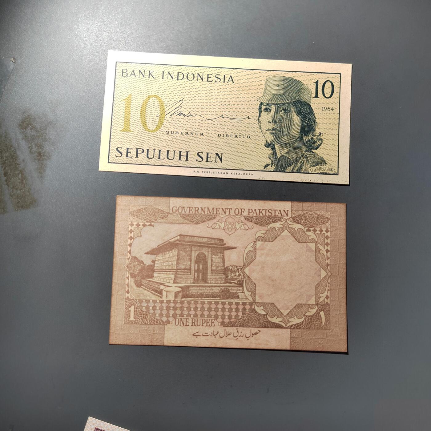 PCAI钱币  2-795  钱币小专场 外币二张