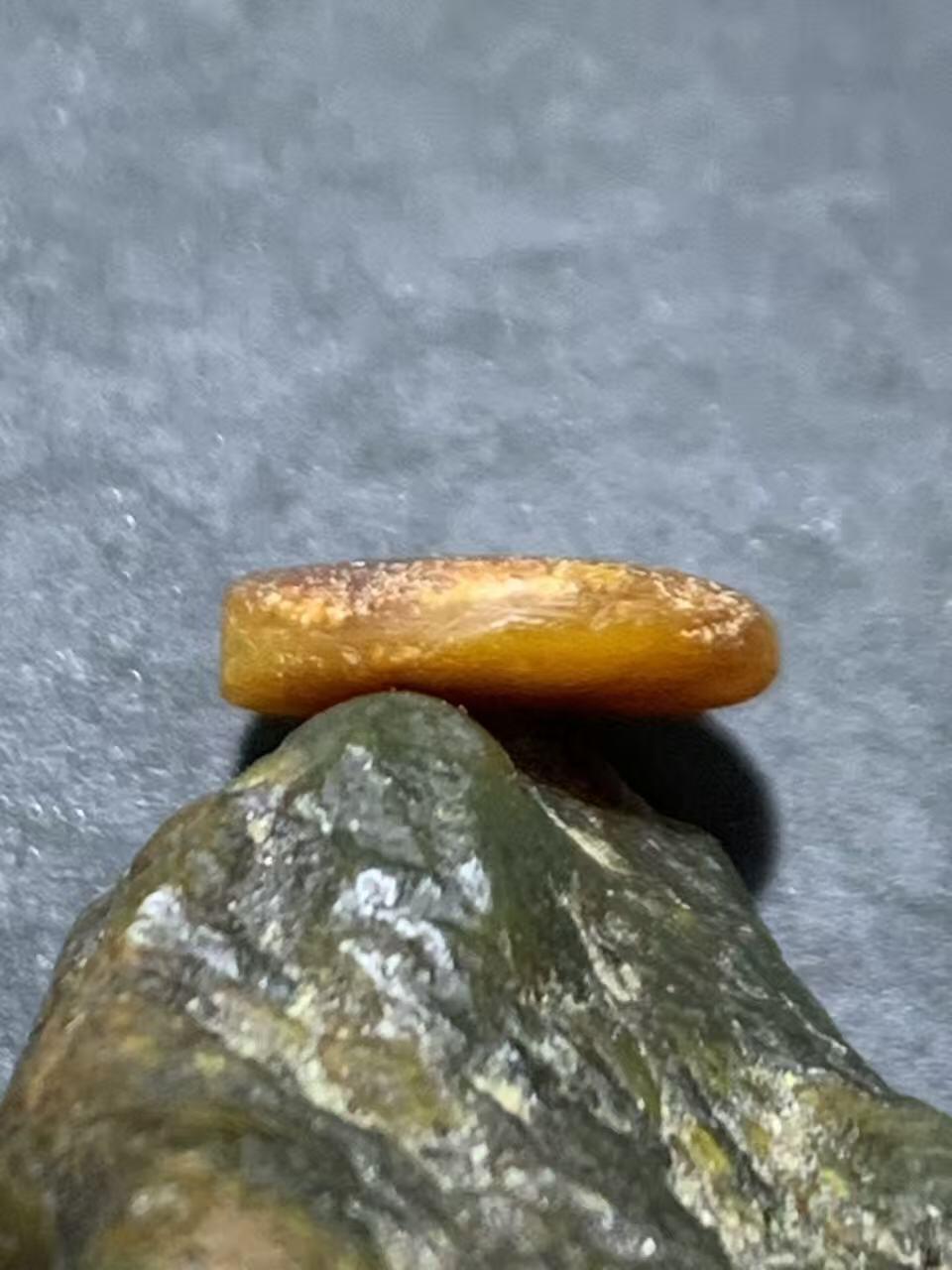 精美原皮蜜蜡小饼子一个！！