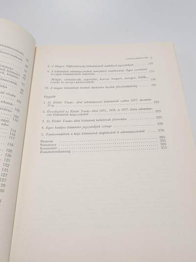 南水社第5次拍卖  匈牙利人民共和国官方出版《1979年匈牙利人民共和国勋章奖章官方图鉴》