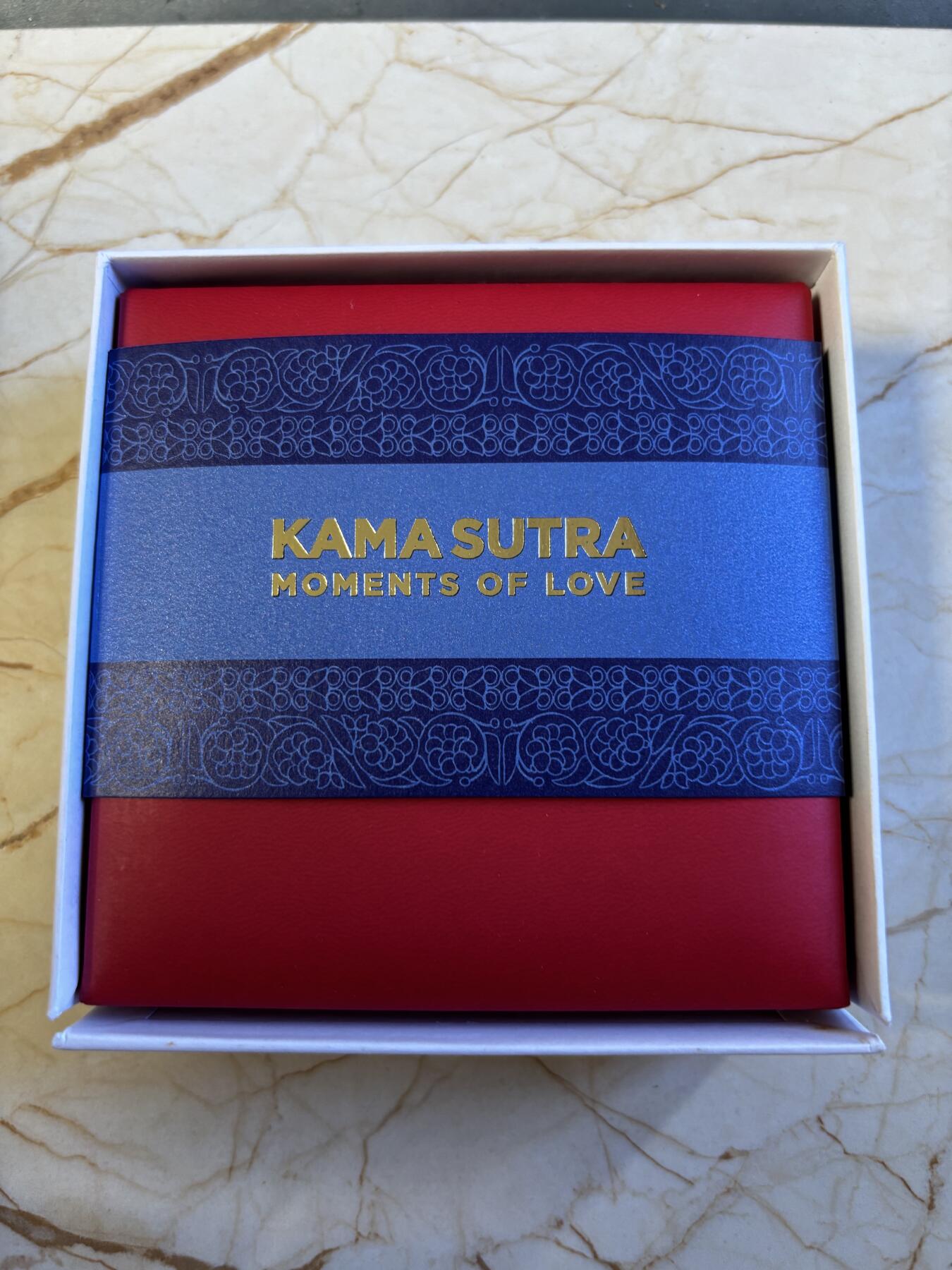 第196期拍卖 喀麦隆2021年爱情系列爱经3盎司高浮雕仿古彩银币，999银，发行500枚