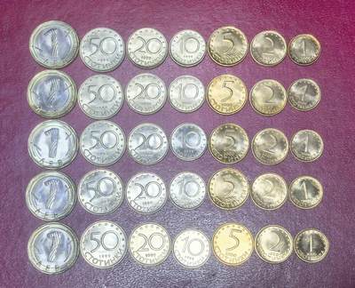 北京马甸外国币专卖第149期，外国币专场，陆续上拍，欢迎关注 - UNC刚刚折袋的保加利亚套币5套