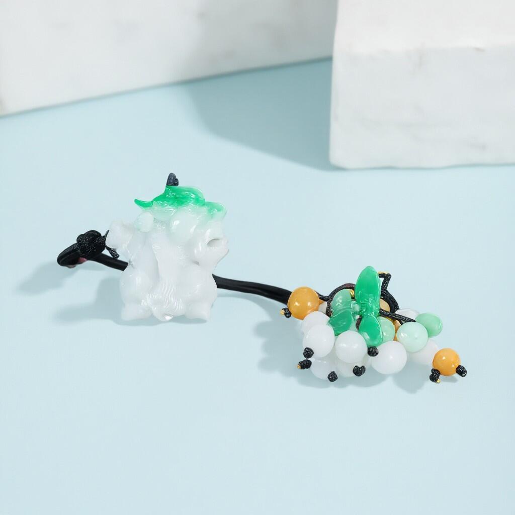 碧月说宝 君子怀瑾·当代和田玉清风专场（七） 冰种俏阳绿貔貅把件