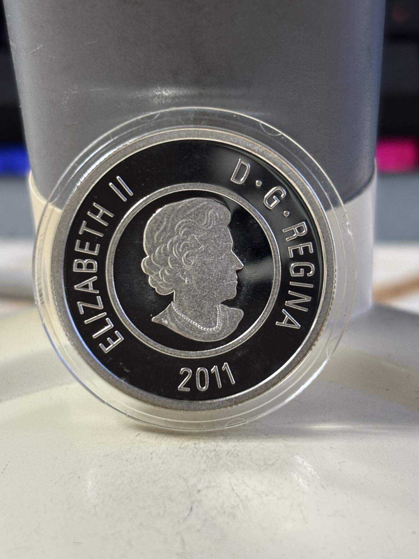 第196期拍卖 加拿大2011年阿尔冈京族满月系列月下麋鹿银铌币，925银/999铌，7.1克/1.4克，发行7500枚