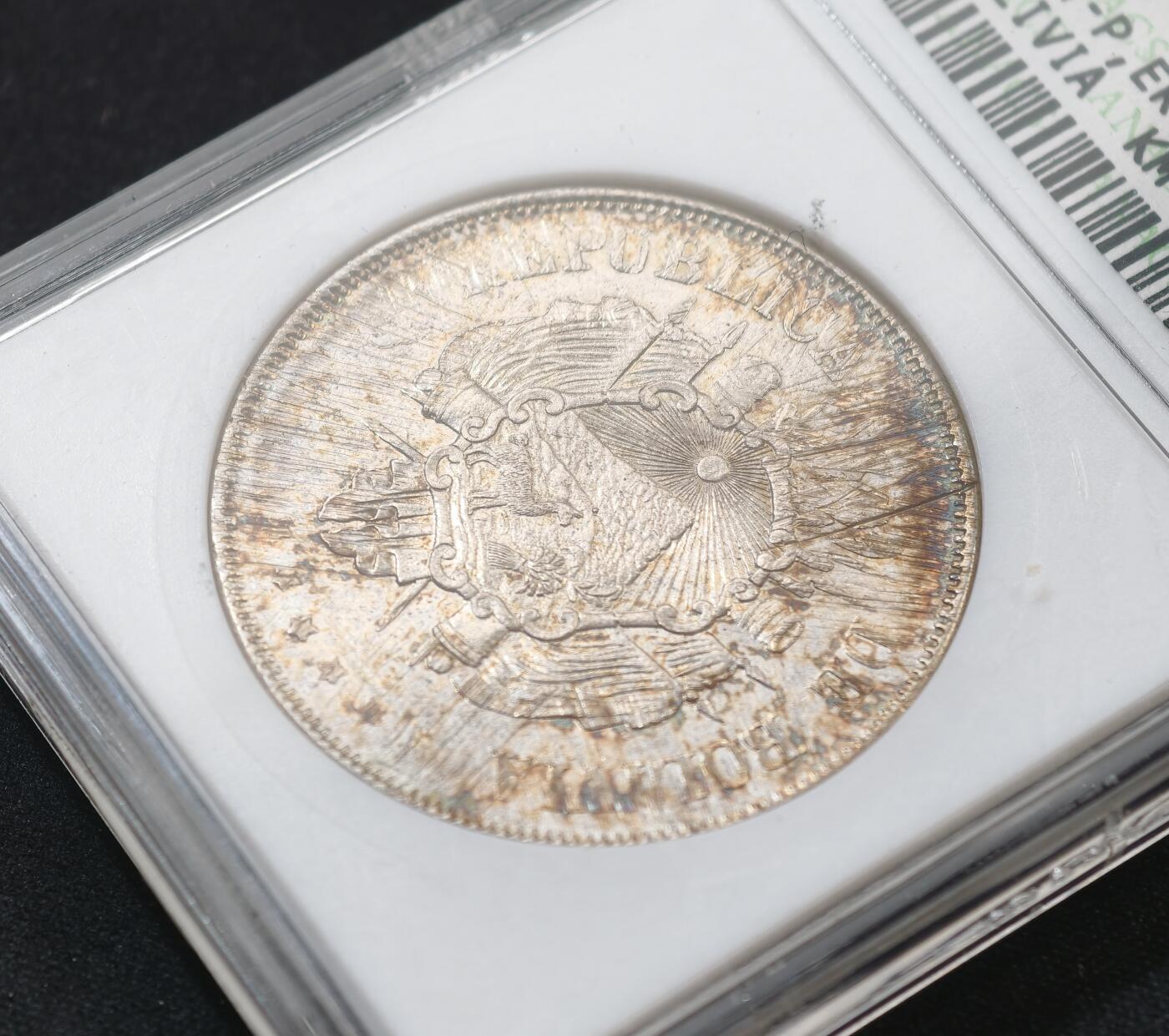 甄臻铺-世界币章拍卖（第58期），送拍享返佣金等优惠多多 ANACS-MS60 玻利维亚1871年1BOLIV 非常少见的面值，黄油彩包浆味道好，盒子本身就已经是藏品了