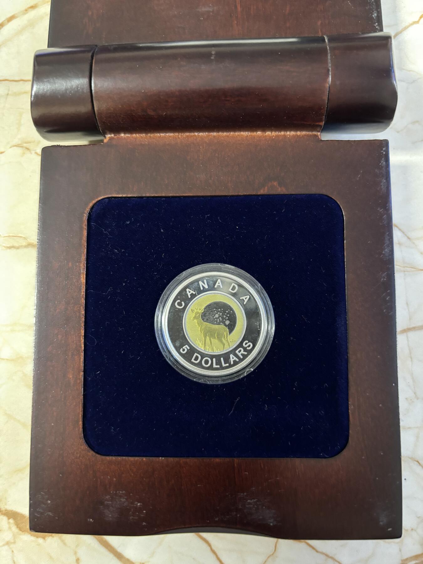 第196期拍卖 加拿大2011年阿尔冈京族满月系列月下麋鹿银铌币，925银/999铌，7.1克/1.4克，发行7500枚