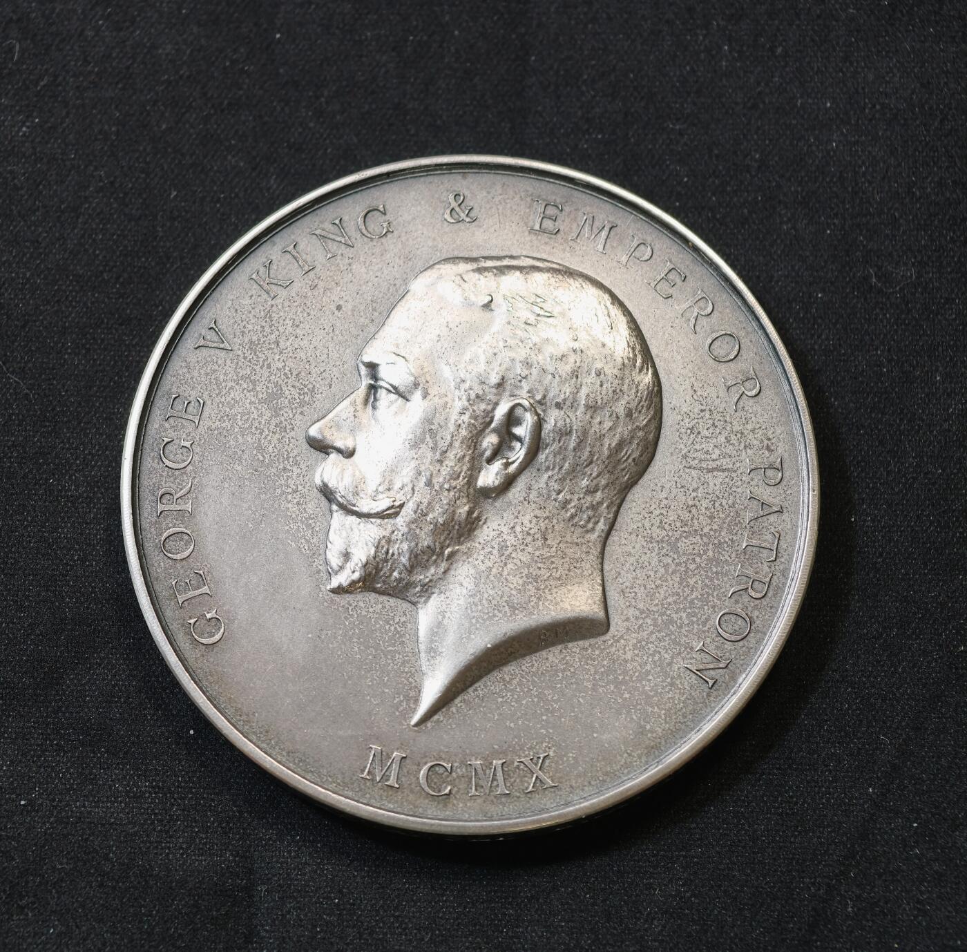 甄臻铺-世界币章拍卖（第58期），送拍享返佣金等优惠多多 1930年英国皇家艺术协会（RSA）西班牙语高级考试纪念银章，乔治五世国王肖像，直径56毫米，重90克，品相完美，包浆自然（鸽子重拍）