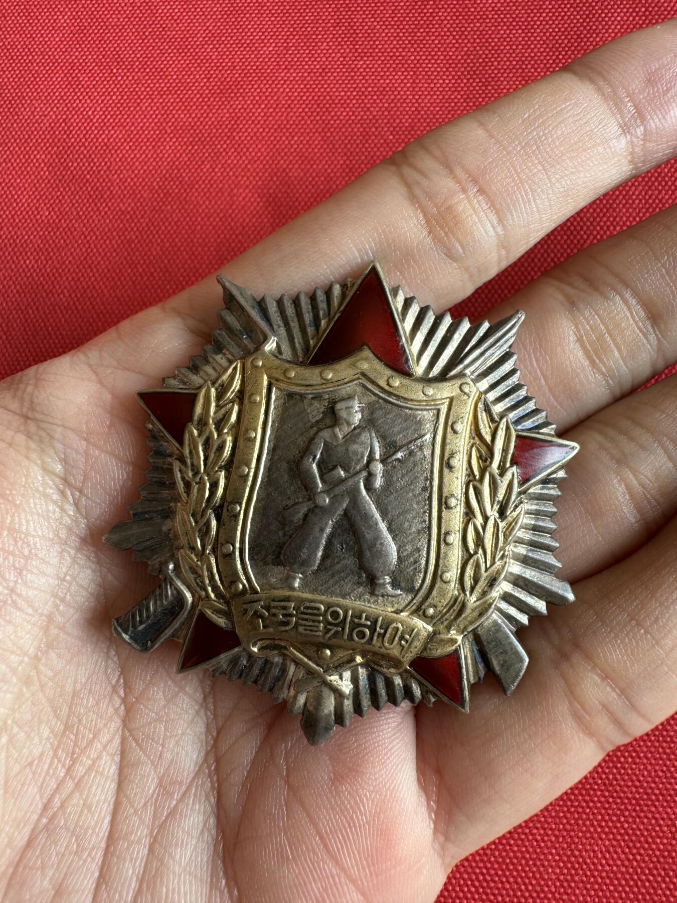 五哥徽章群   2号周四晚上八点4群联拍 银章