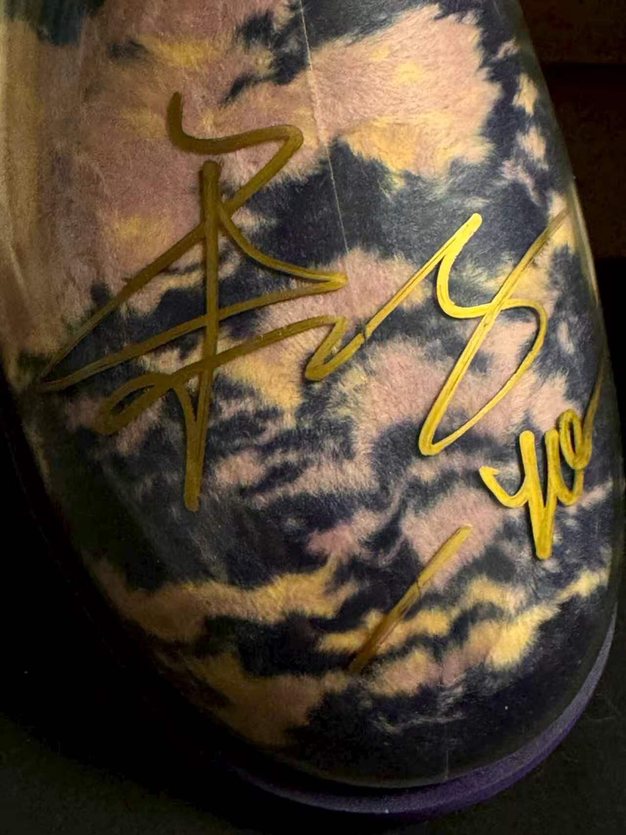 零元拍：星光赴约，茸意登场；步履同频，自在高光！UGG亚太区品牌大使宋雨琦亲签联名配色UGG Classic Clear Mini 雪地靴，每一步都自带高光，每一刻都Feels Like UGG，全新篇章，即刻启程~36码