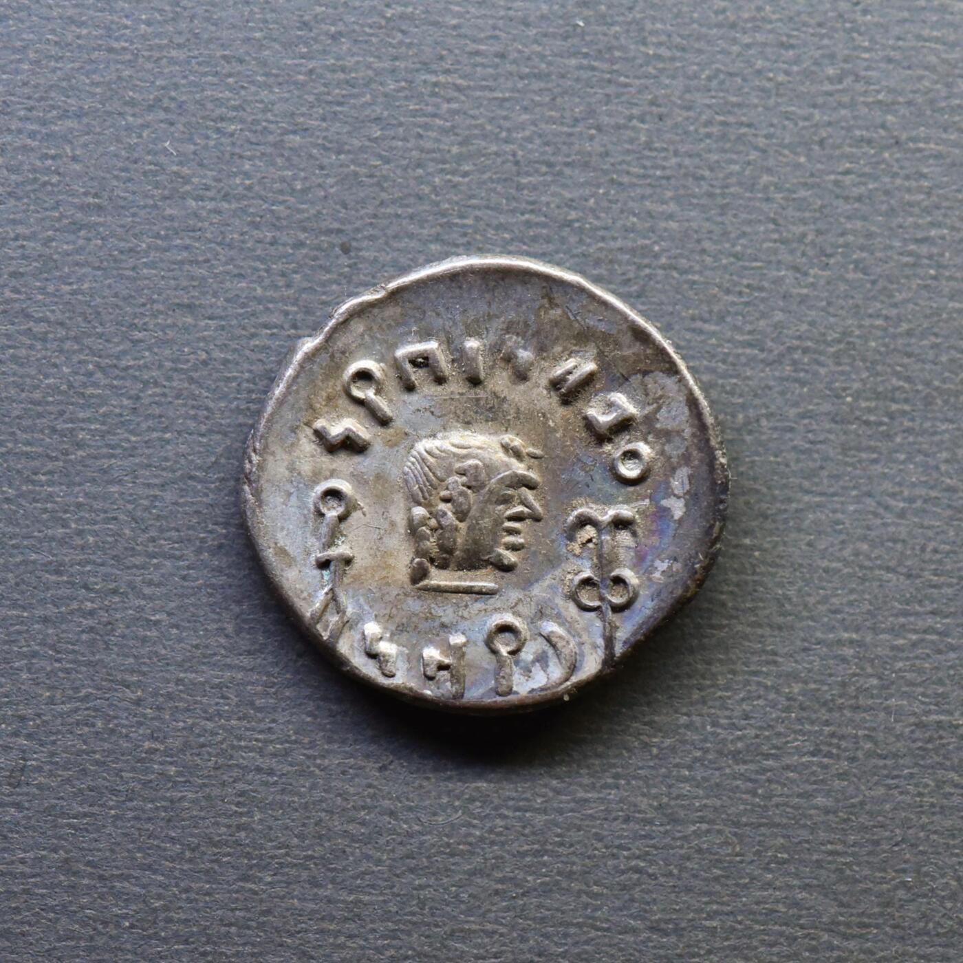 【良泉】4月16日【西方古代打制币】拍卖108件 【极美品】【彩光】公元100-120年【南阿拉伯半岛】萨巴和希木叶尔王国，阿姆丹王，1标准银币，1.53克