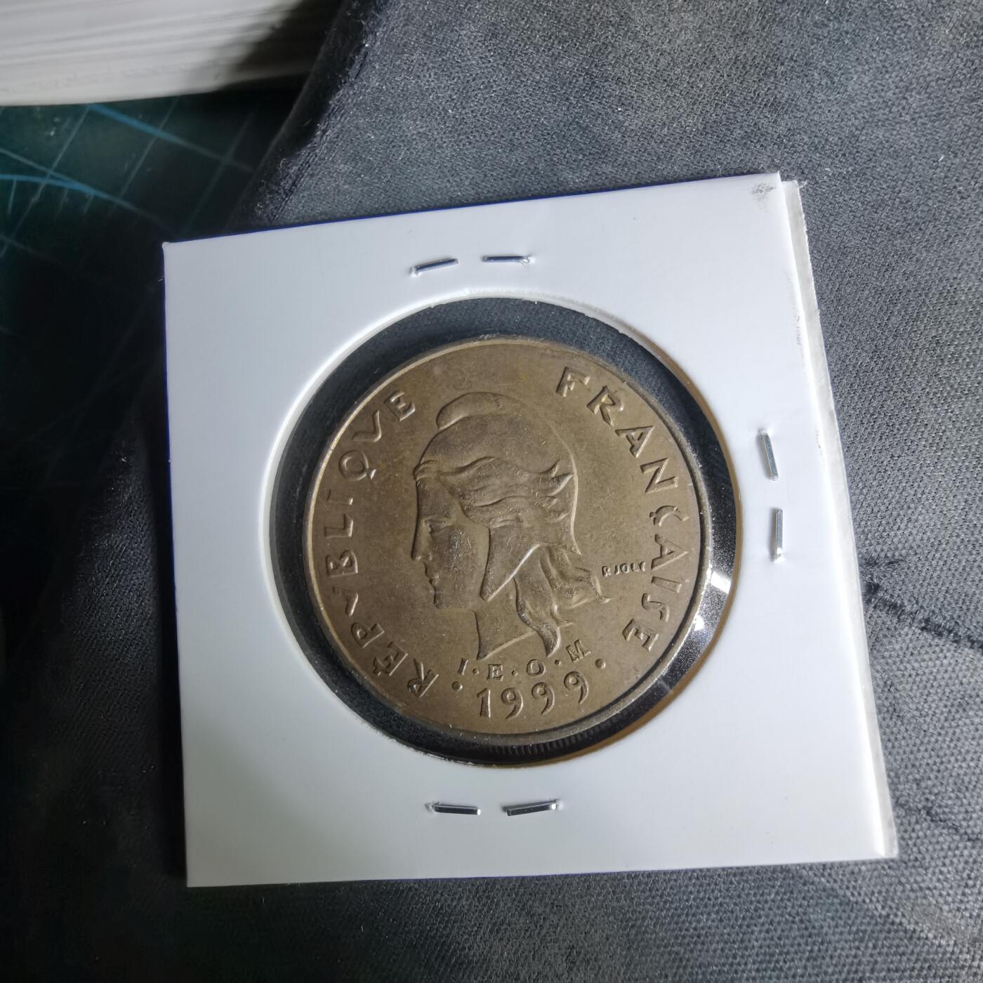 沼泽如烟--第1041场 法属新喀里多尼亚1999年100法郎