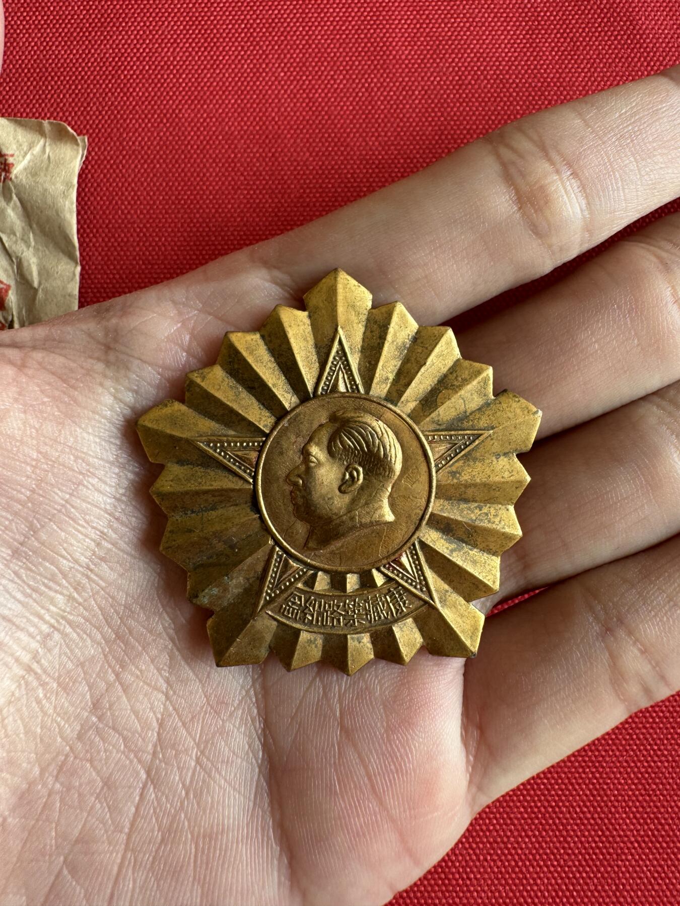 五哥徽章群   2号周四晚上八点4群联拍 原纸袋的铜章