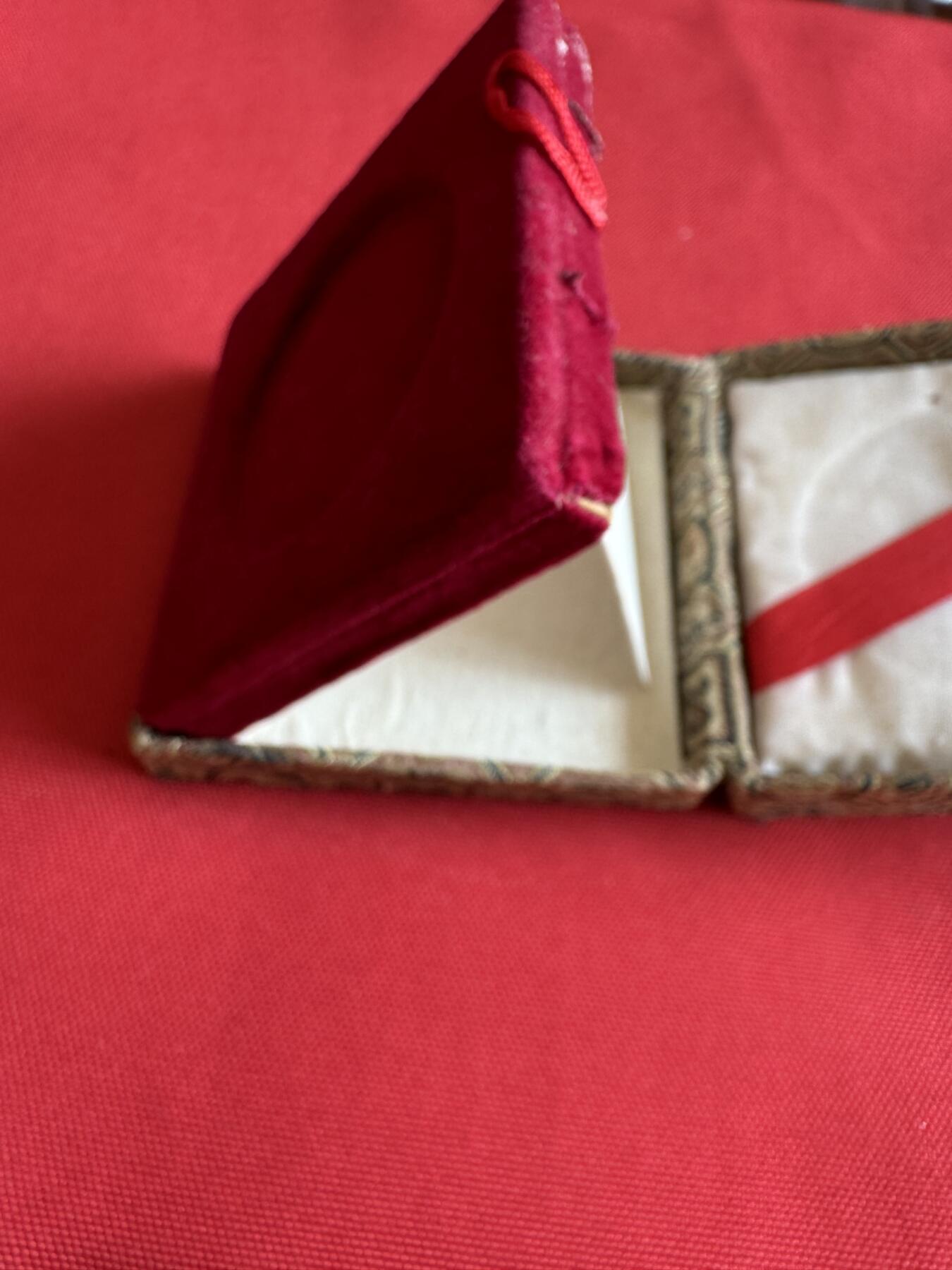 五哥徽章群   2号周四晚上八点4群联拍 大铜章