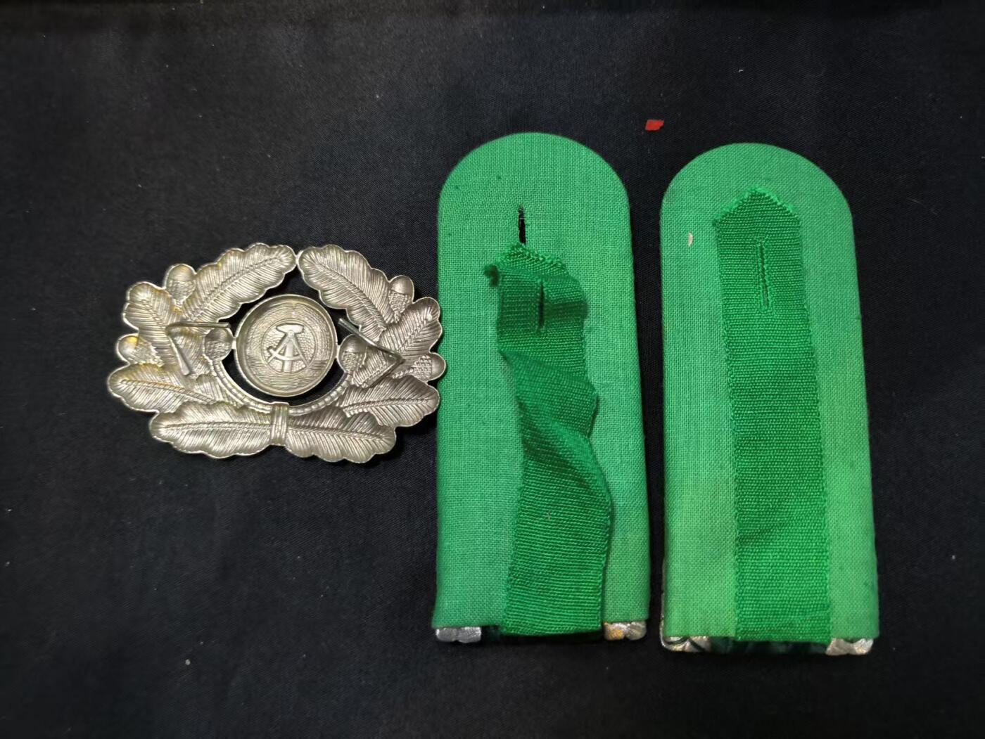 云宸嘉赏-勋臻佳藏四月精品甄选场次（低佣 一元一手） 民主德国边防准尉配饰一套 