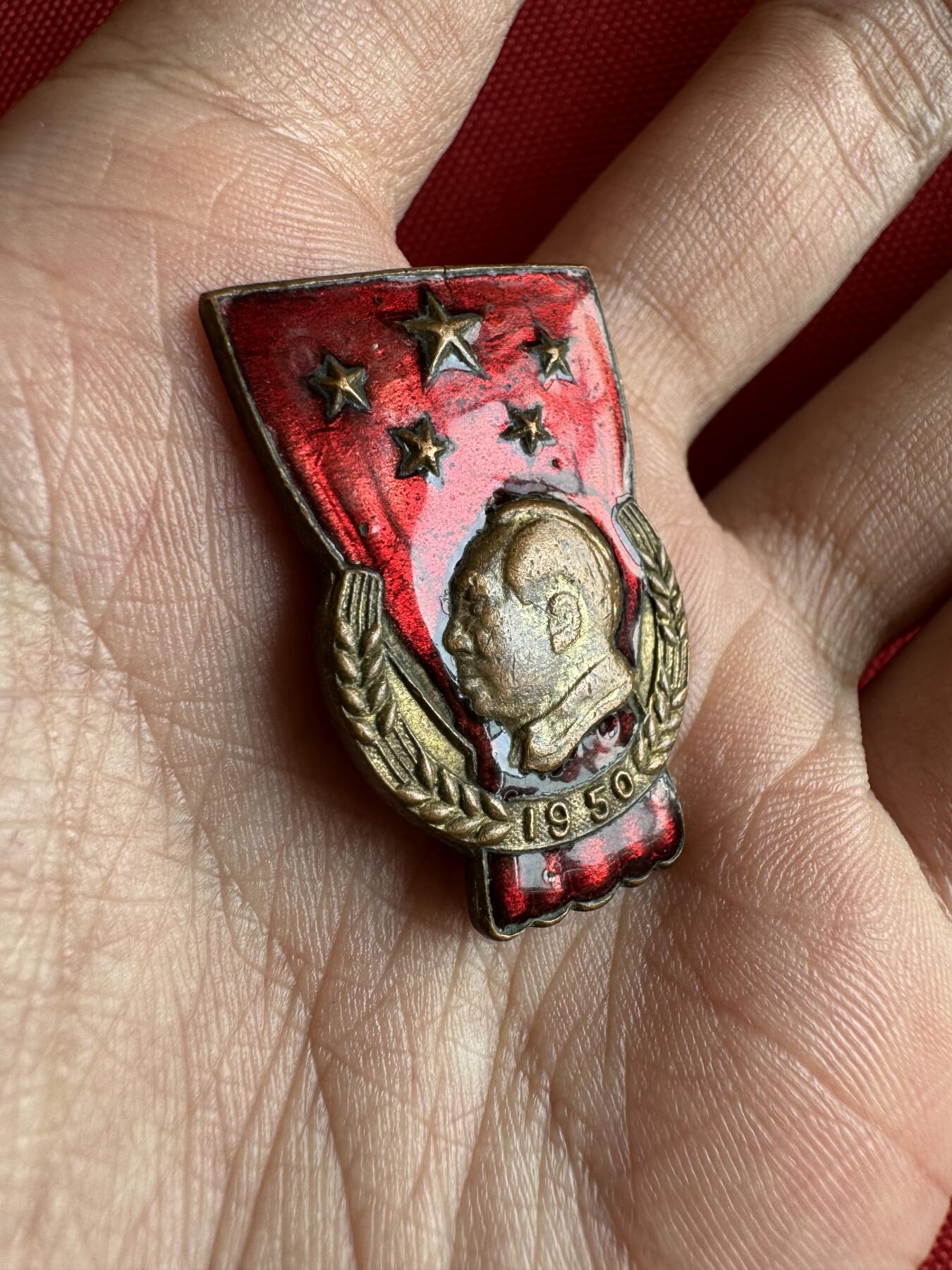 五哥徽章群   2号周四晚上八点4群联拍 铜章