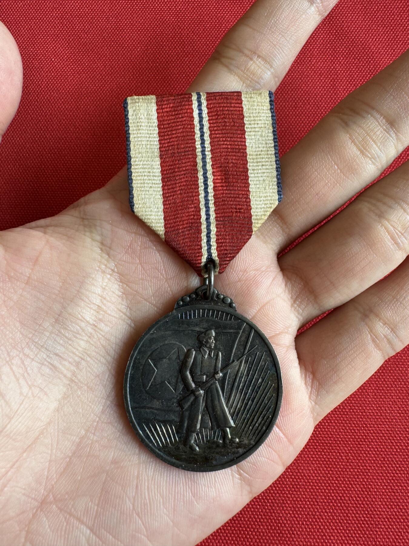 五哥徽章群   2号周四晚上八点4群联拍 银章