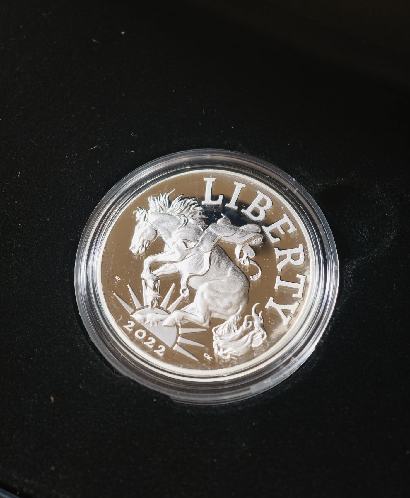 甄臻铺-世界币章拍卖（第58期），送拍享返佣金等优惠多多 2022 美国自由银章 1盎司纯银 Liberty Silver Medal 发行量7.5万枚 原盒证