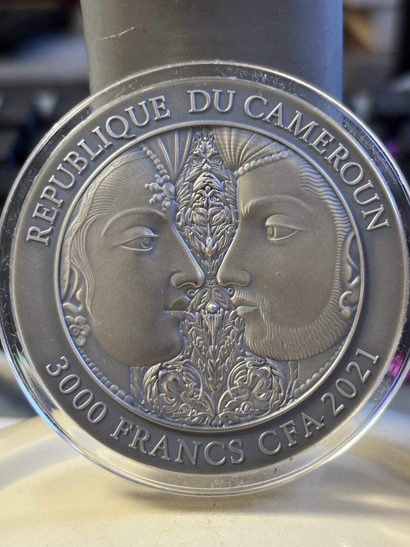 第196期拍卖 喀麦隆2021年爱情系列爱经3盎司高浮雕仿古彩银币，999银，发行500枚