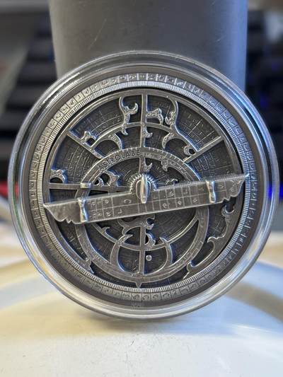 第196期拍卖 - 获奖库克2023年历史仪器星盘2盎司纪念银币，999银，发行1500枚，获克劳斯2024年度最佳克朗币大奖，没有纸套