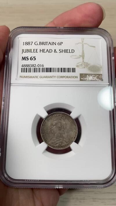 万国钱币拍卖第064期 NGC MS65 1887年英国维多利亚女皇高冠盾徽6便士银币盾徽版 厚重英式天鹅绒孔雀绿五彩 全深打顶级BU状态