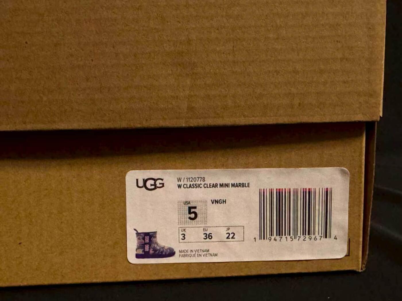 零元拍：星光赴约，茸意登场；步履同频，自在高光！UGG亚太区品牌大使宋雨琦亲签联名配色UGG Classic Clear Mini 雪地靴，每一步都自带高光，每一刻都Feels Like UGG，全新篇章，即刻启程~36码