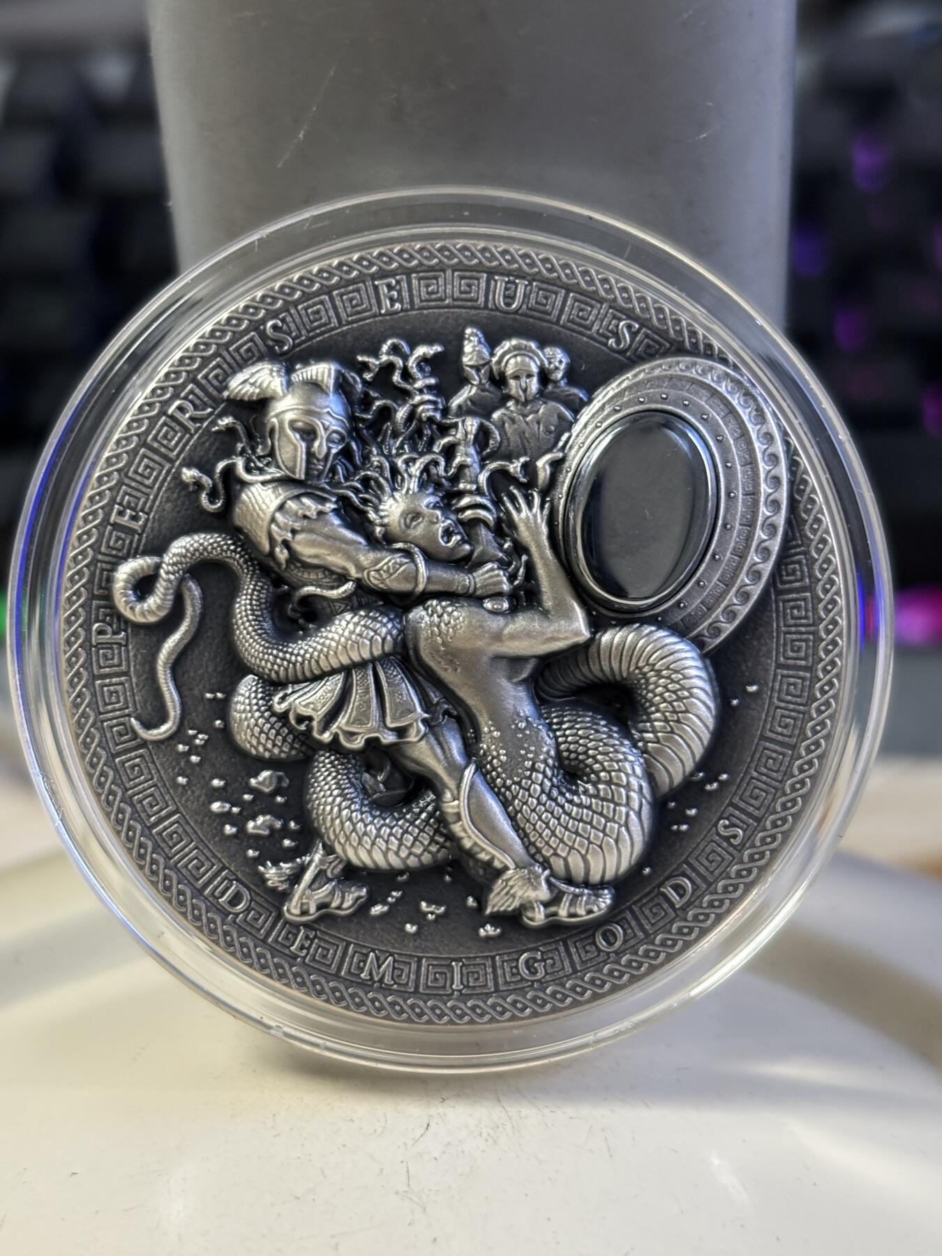第196期拍卖 纽埃2018年半神珀尔修斯大战美杜莎2盎司银币，999银，发行650枚
