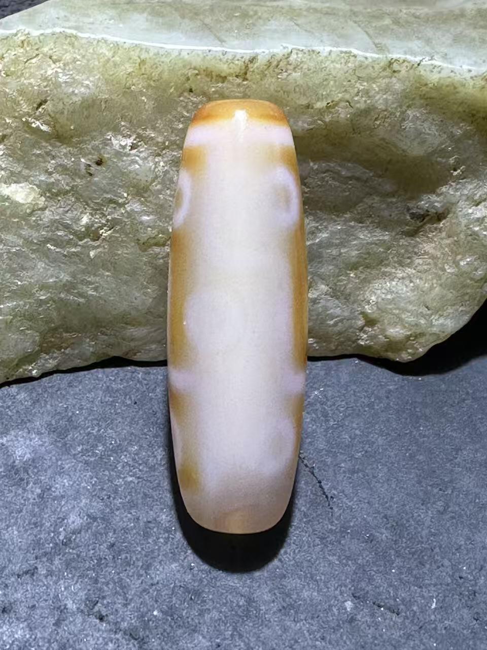 仅此一颗，藏传红九眼随形天珠一颗