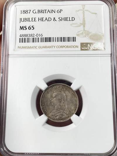 万国钱币拍卖第064期 - NGC MS65 1887年英国维多利亚女皇高冠盾徽6便士银币盾徽版 厚重英式天鹅绒孔雀绿五彩 全深打顶级BU状态