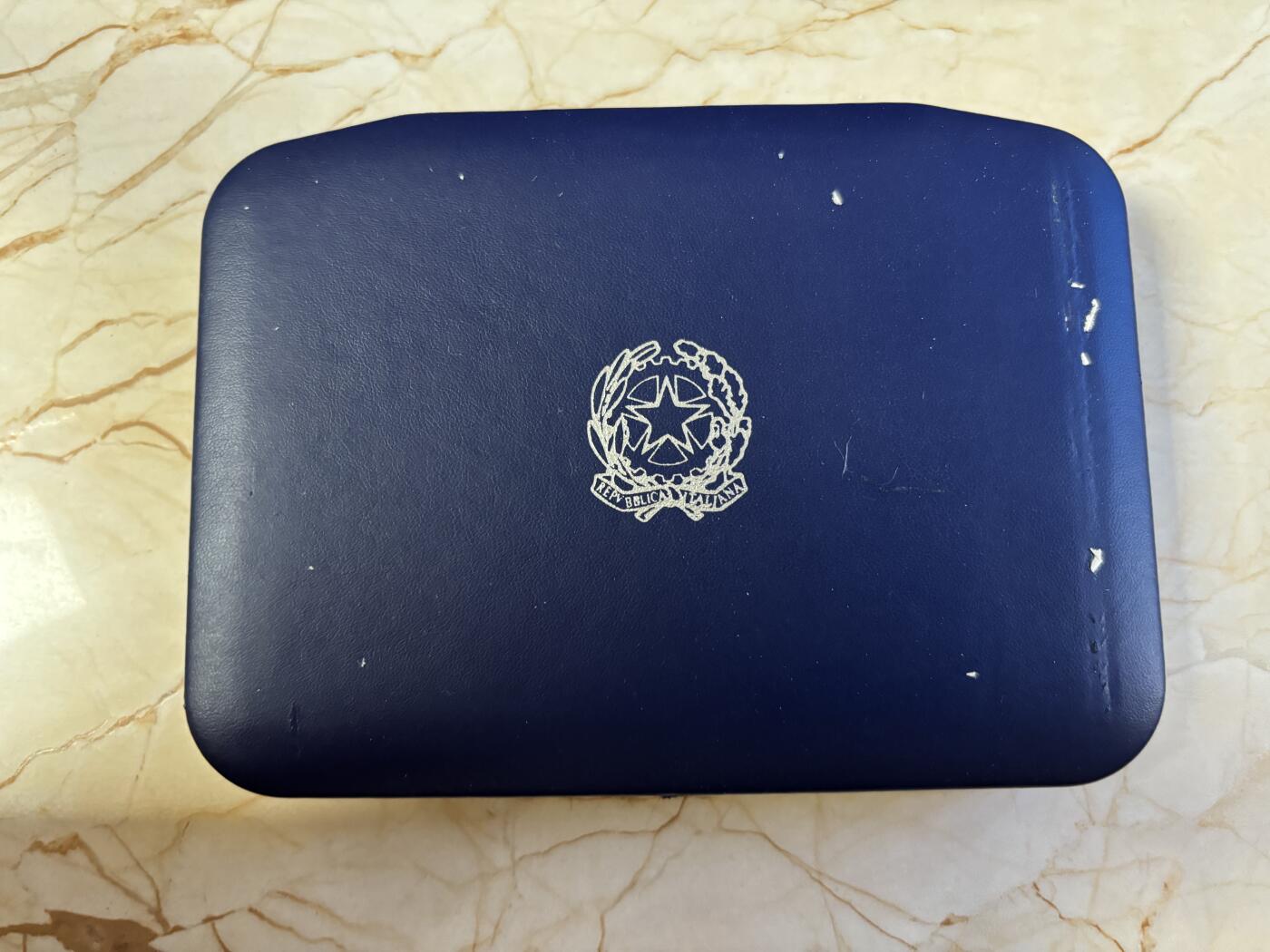 第196期拍卖 意大利2007年京都议定书精制套币含银币，925银，18克，发行5500套