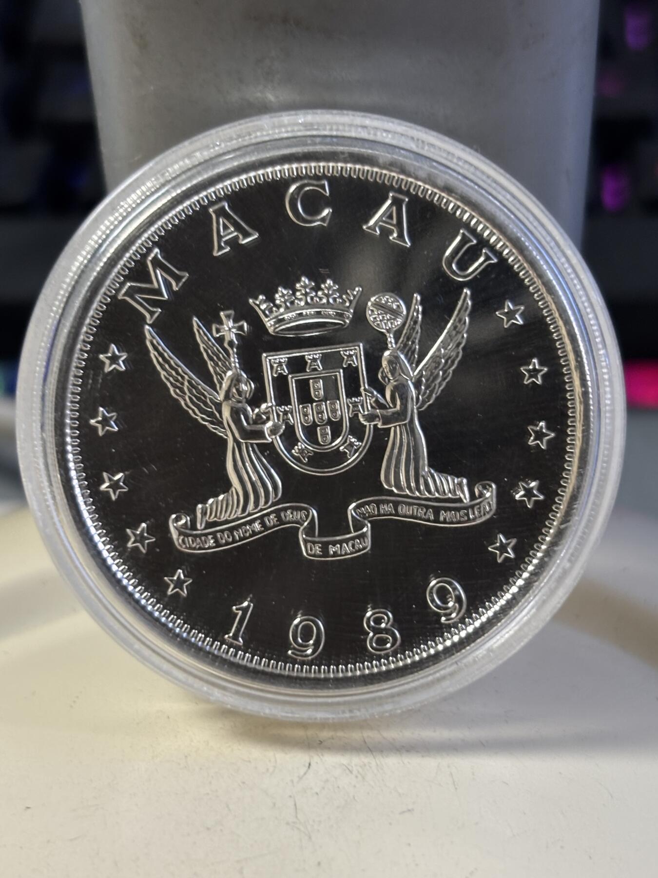 第196期拍卖 澳门1989年中国生肖系列蛇年精制纪念银币，925银，28.28克，发行3000枚，