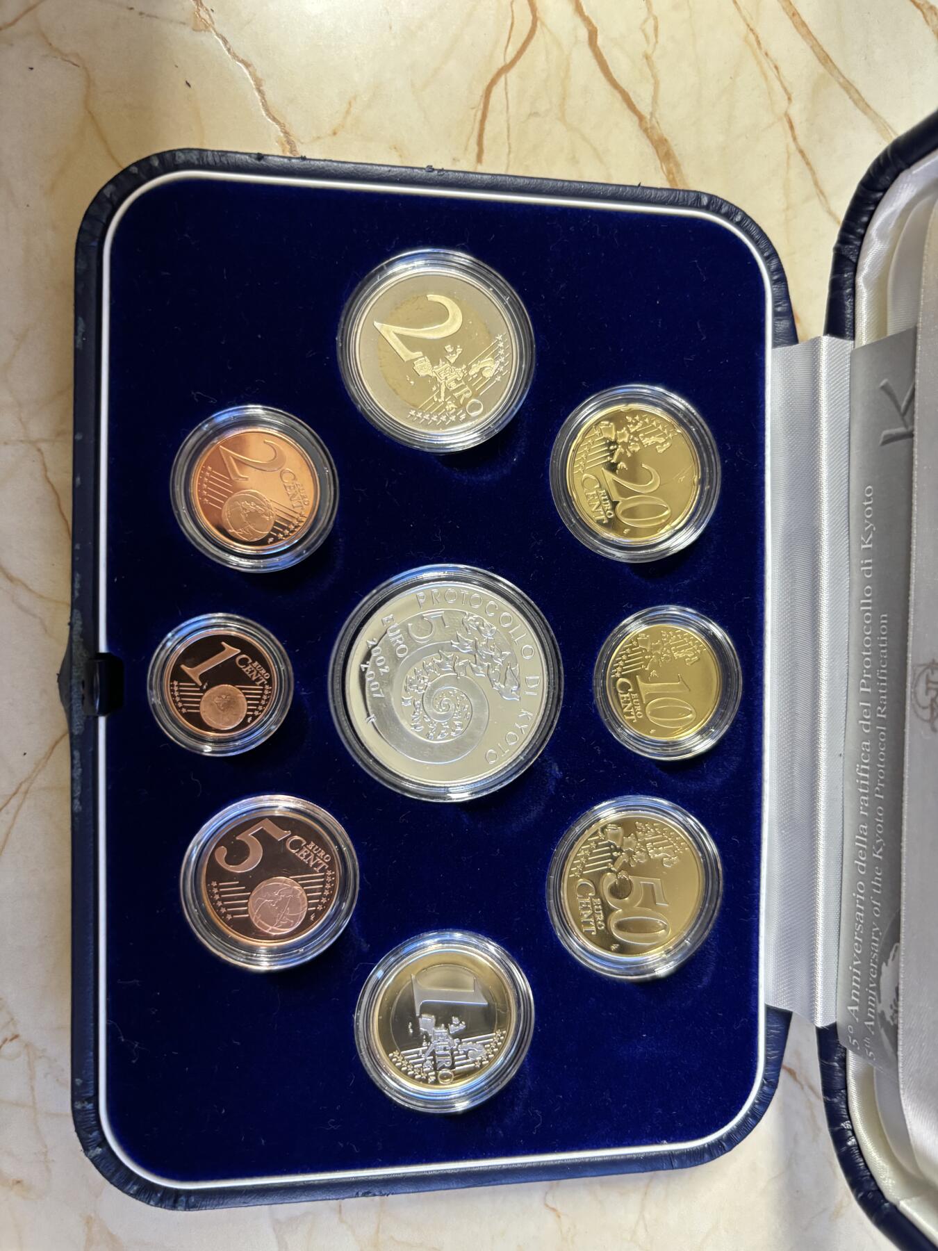 第196期拍卖 意大利2007年京都议定书精制套币含银币，925银，18克，发行5500套