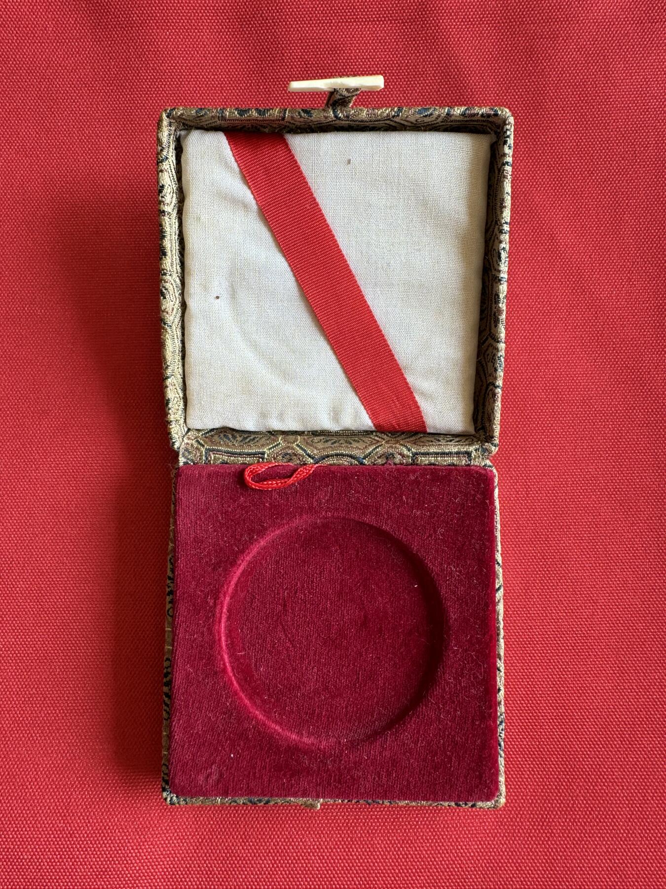 五哥徽章群   2号周四晚上八点4群联拍 大铜章