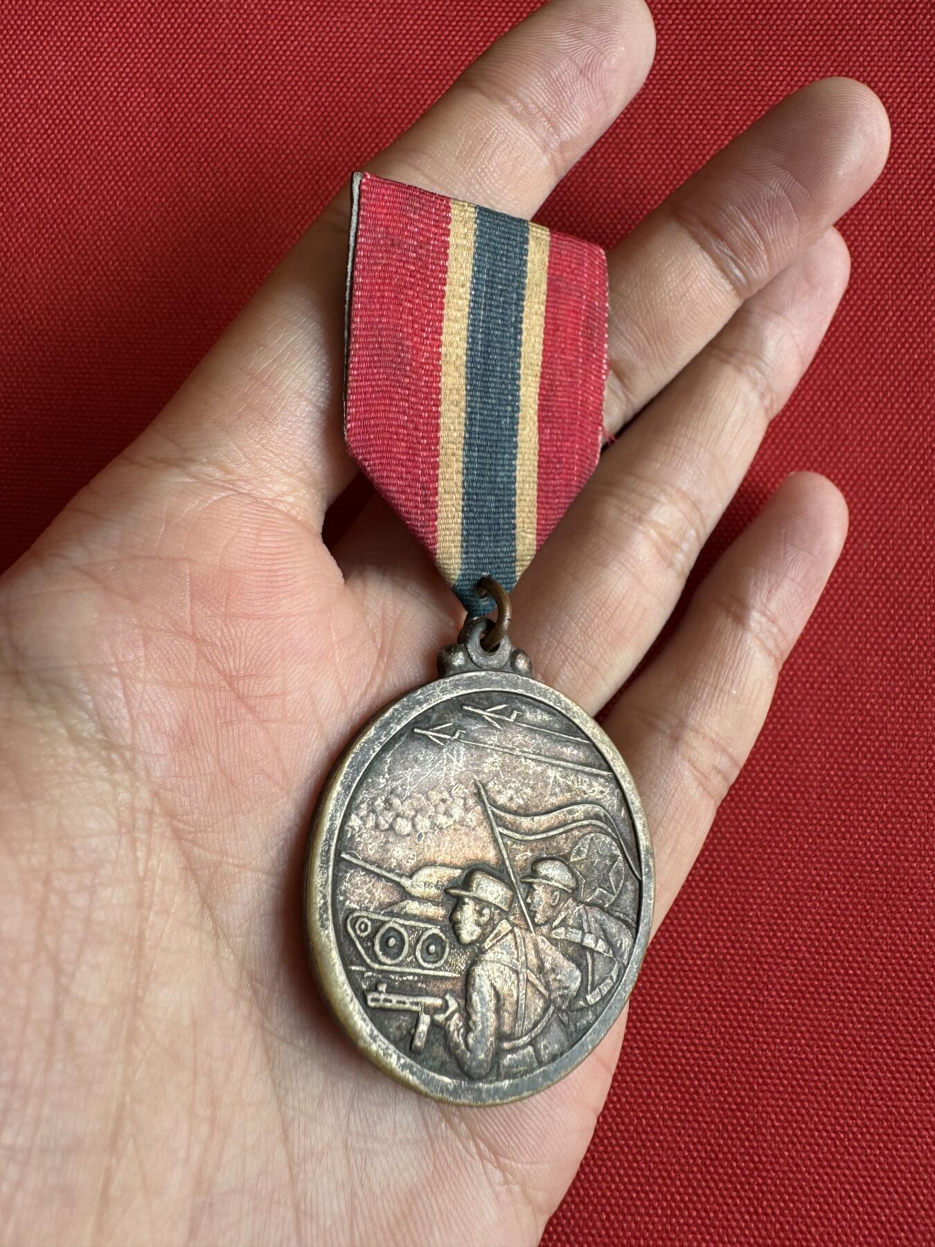 五哥徽章群   2号周四晚上八点4群联拍 铜章