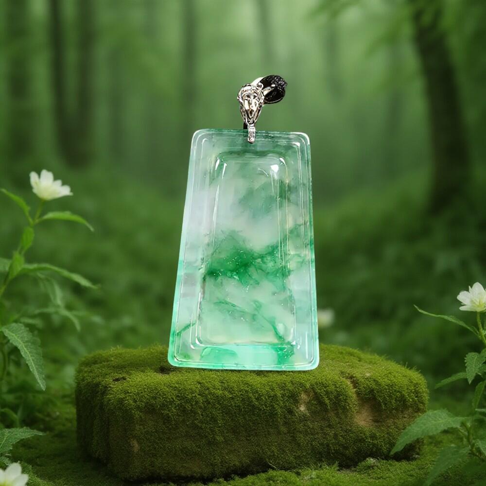 碧月说宝 君子怀瑾·当代和田玉清风专场（七） 加龙雕高冰飘阳绿山水牌