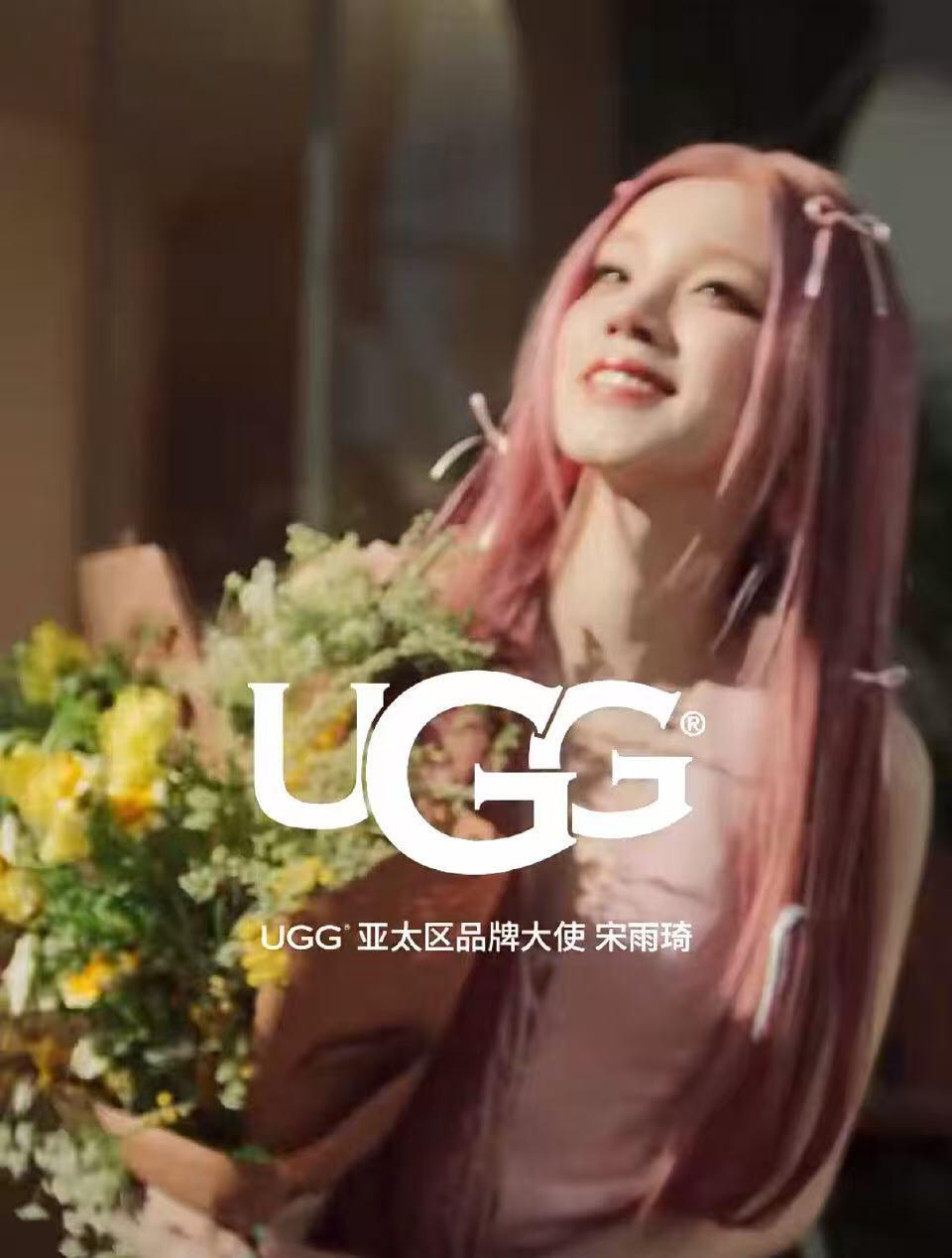 零元拍：星光赴约，茸意登场；步履同频，自在高光！UGG亚太区品牌大使宋雨琦亲签联名配色UGG Classic Clear Mini 雪地靴，每一步都自带高光，每一刻都Feels Like UGG，全新篇章，即刻启程~36码