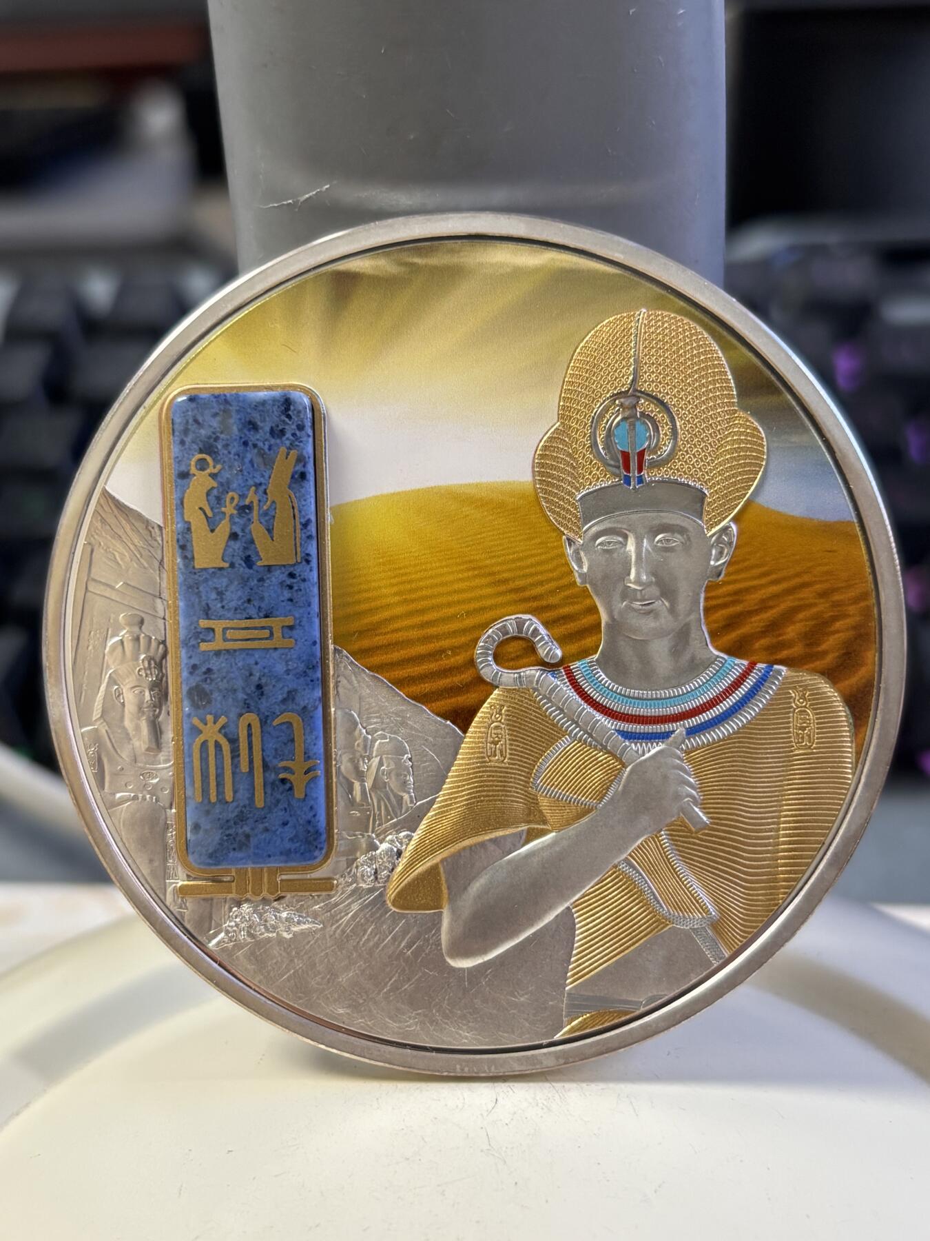 第196期拍卖 斐济2013年法老宝藏系列镶嵌白云石宝石2盎司银币，999银，发行量999枚