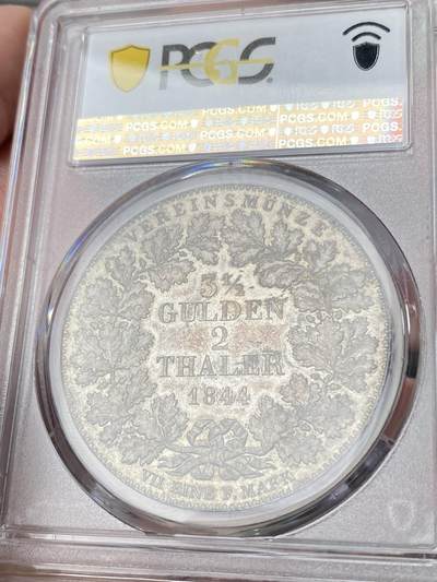 PCGS MS61 1844年德国法兰克福自由市河景2泰勒 名誉景观2泰勒品种 热度居高不下 同时也是邦国时期唯一一款以景观为题材的2泰勒 厚重欧陆五彩极美 打制极其锋利 河面上的水波纹也毫不马虎 给人以身临其境之感 不容错过的典藏级品质 越来越贵的品种  