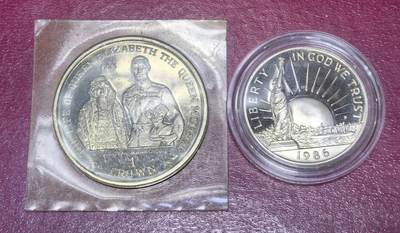 北京马甸外国币专卖第149期，外国币专场，陆续上拍，欢迎关注 - 美国1986年自由女神像100周年精制纪念币及直布罗陀 1999年 女王母亲的生活 1克朗 精制纪念币 