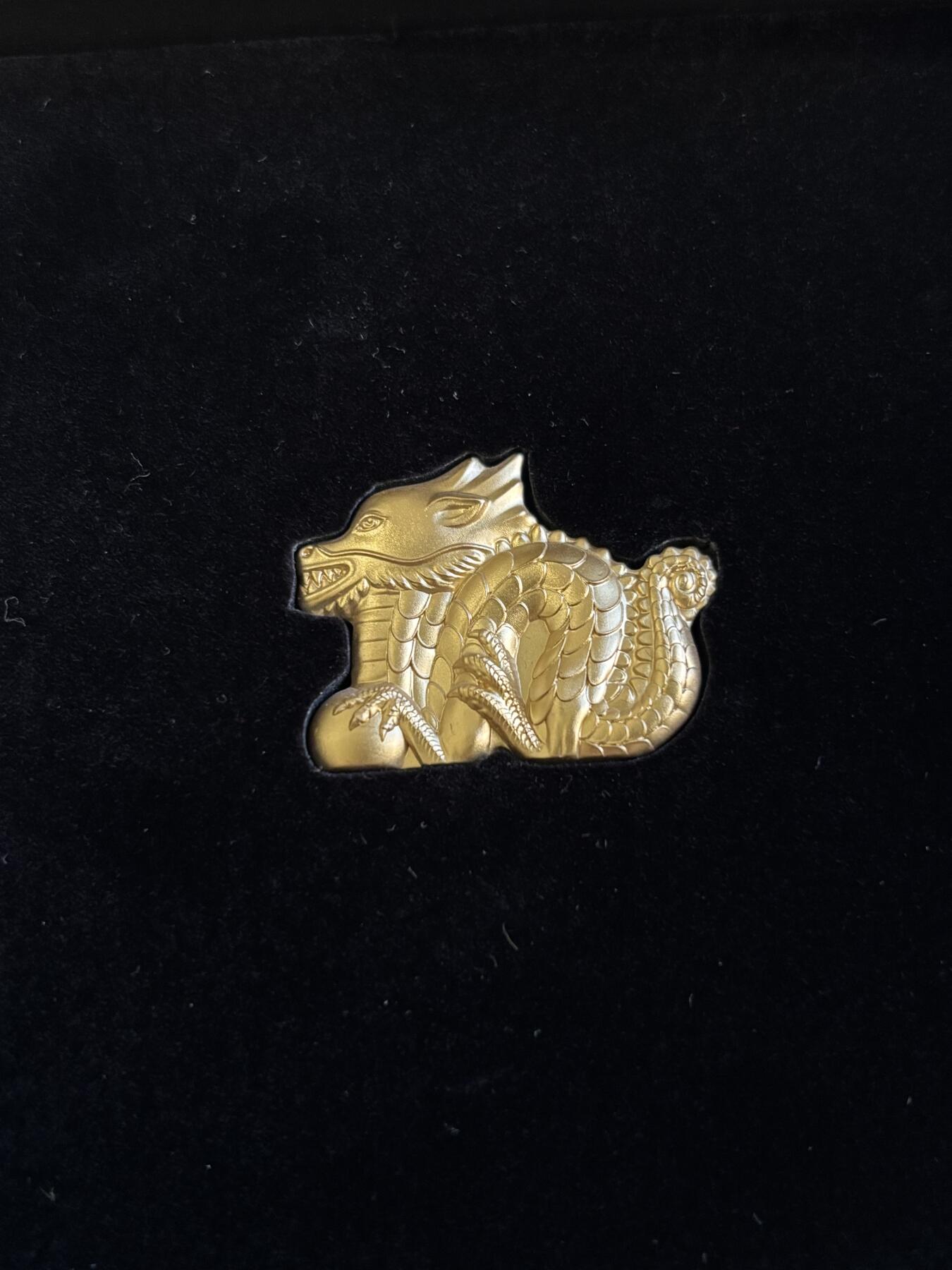 第196期拍卖 蒙古2024年中国生肖系列龙年1盎司镀金纪念银币，999银镀金，发行888枚