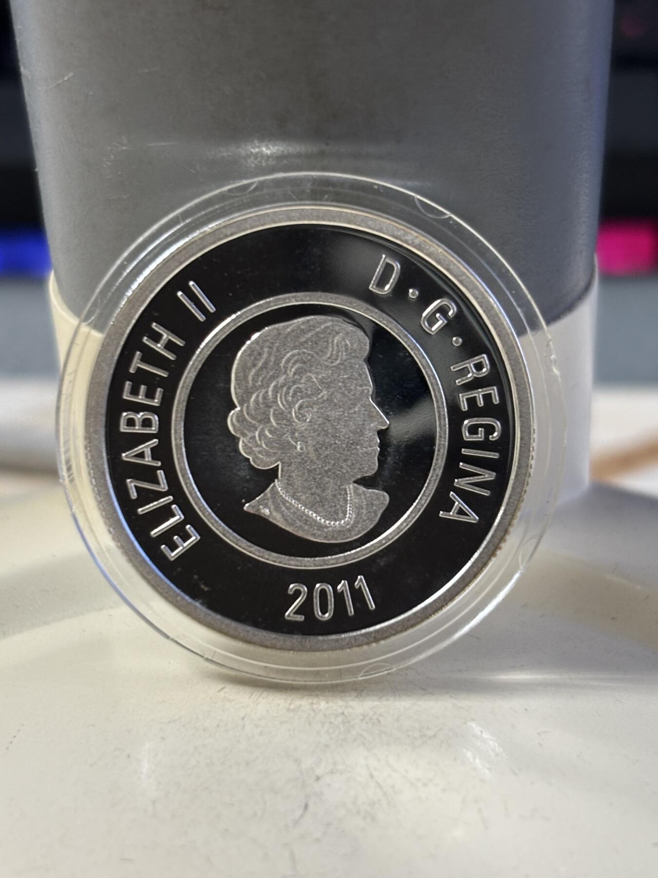 第196期拍卖 加拿大2011年阿尔冈京族满月系列月下麋鹿银铌币，925银/999铌，7.1克/1.4克，发行7500枚