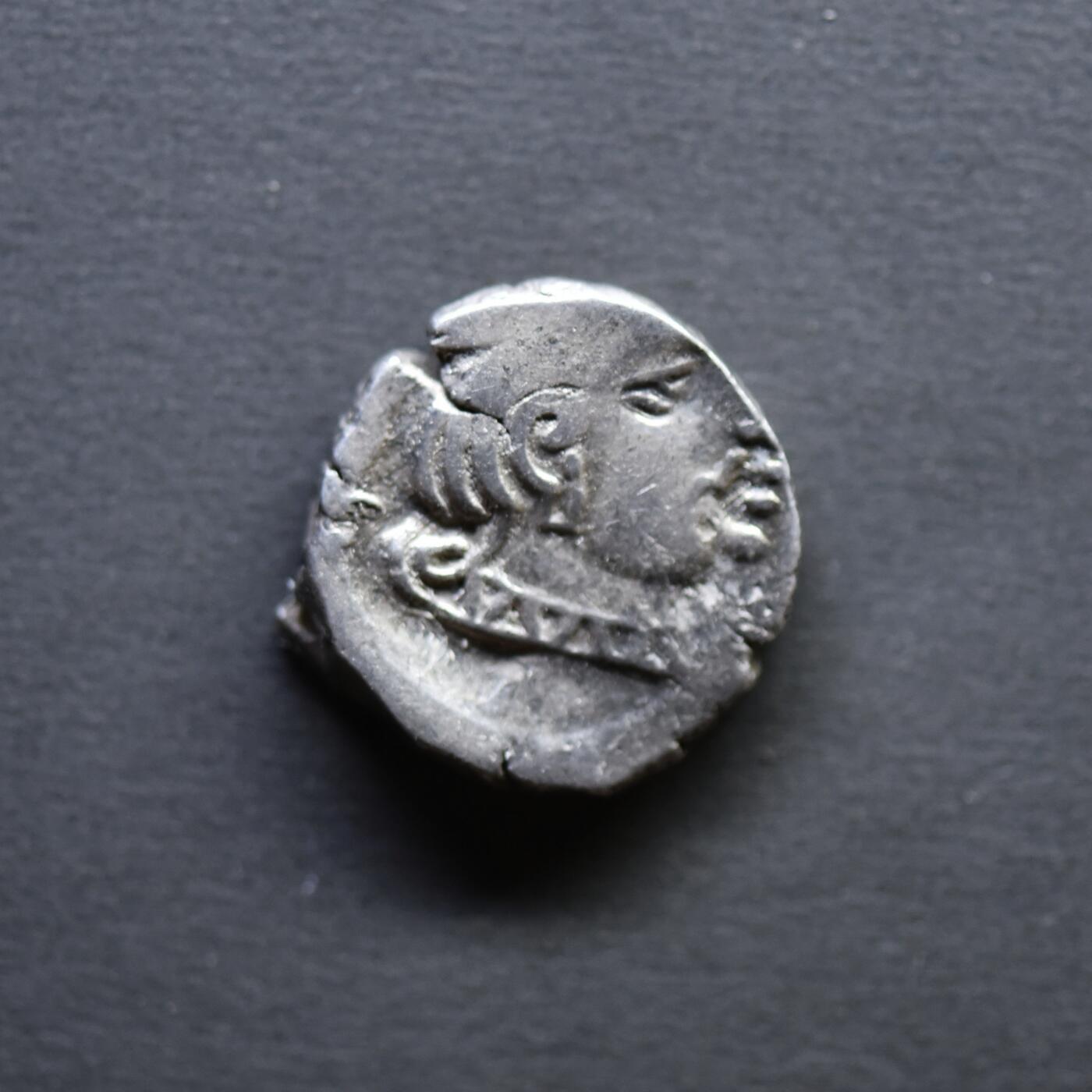 【良泉】4月16日【西方古代打制币】拍卖108件 公元3世纪【西郡太守】西萨特拉普王朝，背三拱佛丘、星月银币，2.15克